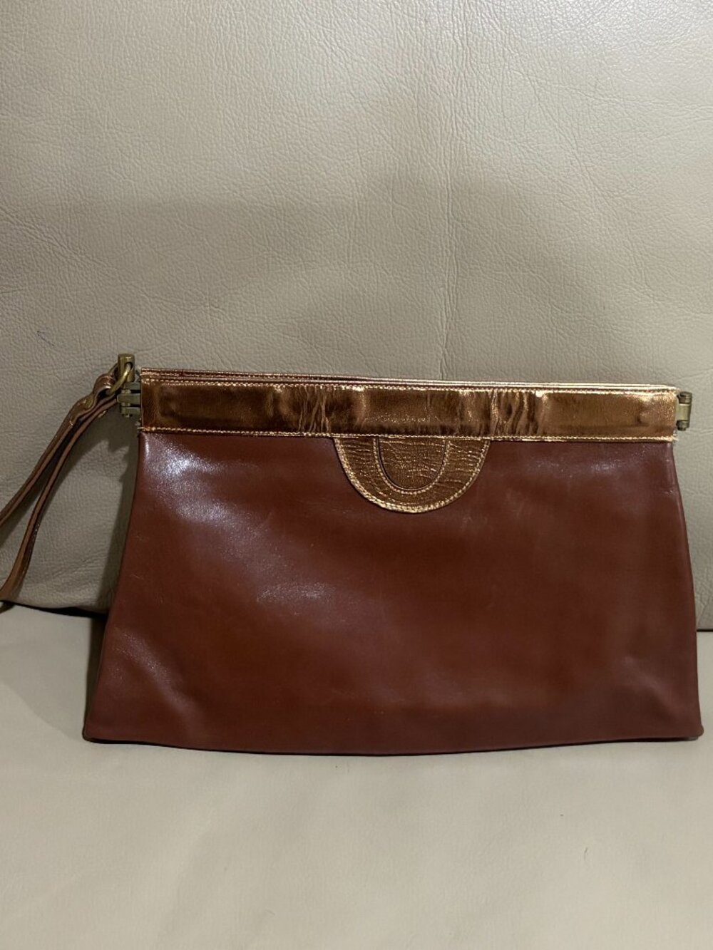 Vintage leather wristlet (Preowned)